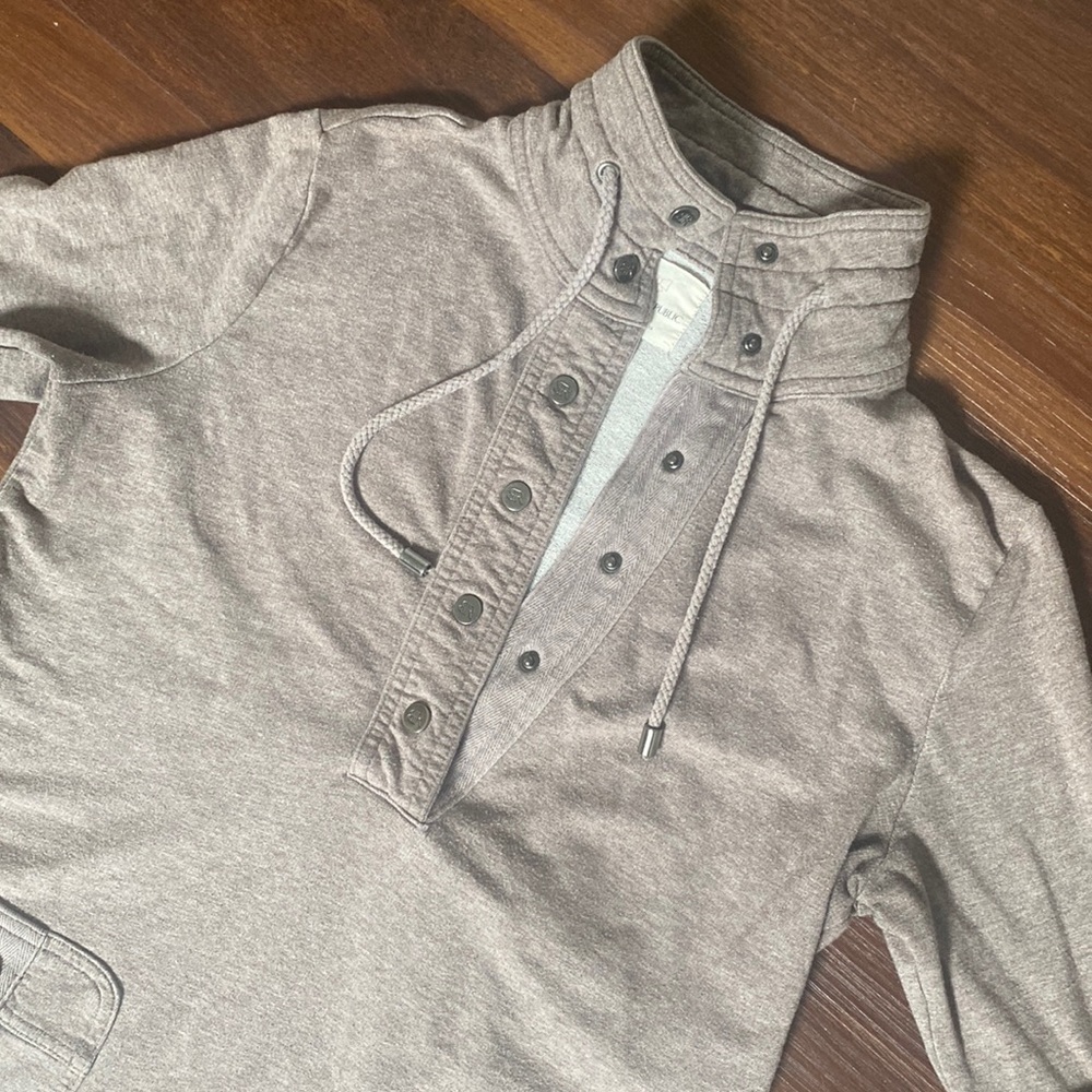 Women’s Banana Republic pullover